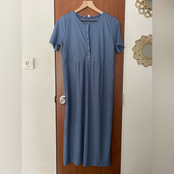 Chic Blue Button-Up Maxi Dress - Picture 1 of 4